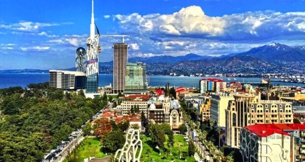 كم تبعد باتومي عن تبليسي؟