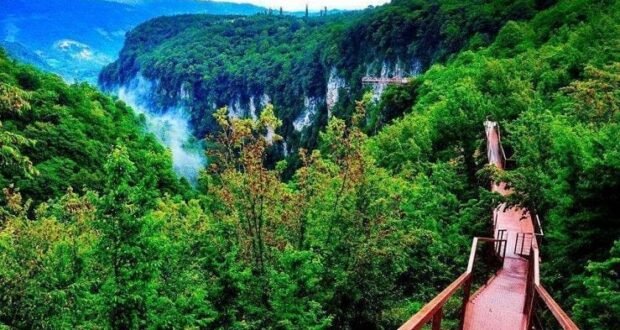 كم تبعد شلالات مارتفيلي عن كوتايسي؟