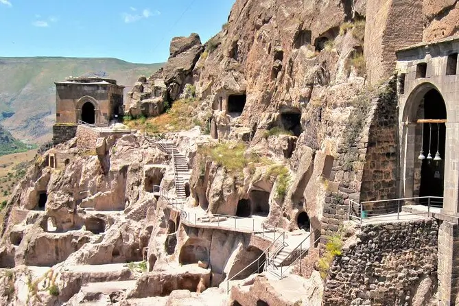مجمع فاردزيا الكهفي بورجومي جورجيا تاريخ
