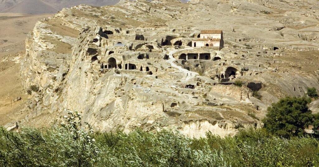 أوبليستسيخيه — مدينة الكهوف