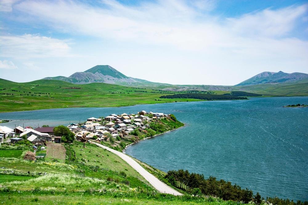 بحيرات جورجيا بحيرة تاباتسكوري (Tabatskuri)
